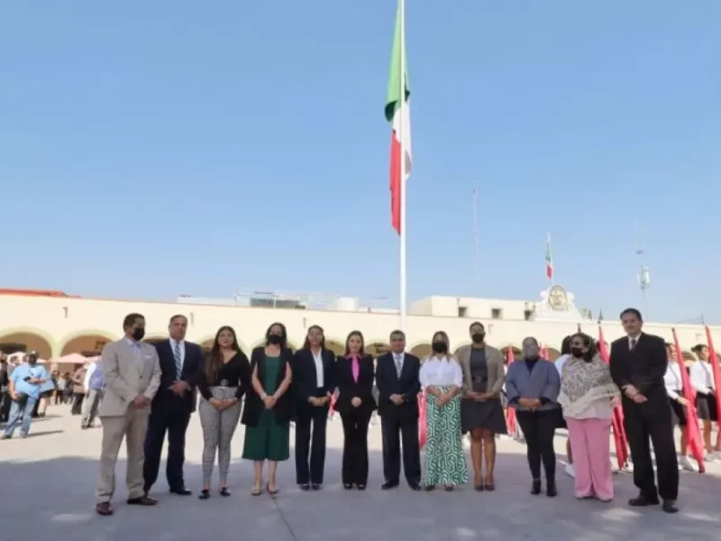 Llama Paola Angon a actuar con responsabilidad, para honrar diariamente a la bandera y la nación.