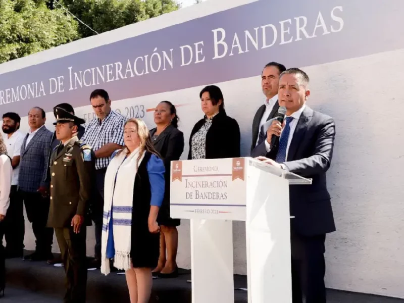 Encabeza Mundo Tlatehui Ceremonia de Incineración de Banderas