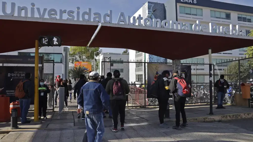 Universidad para Adultos BUAP abre convocatoria 2023 para tres licenciaturas