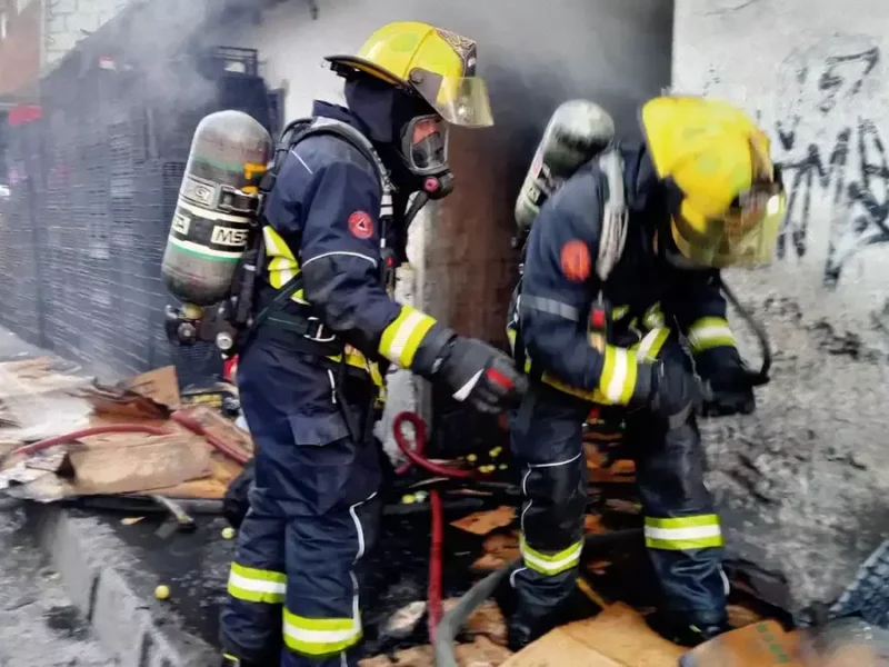 Se incendia bodega de los Tacos del Puente en la ciudad de Puebla.