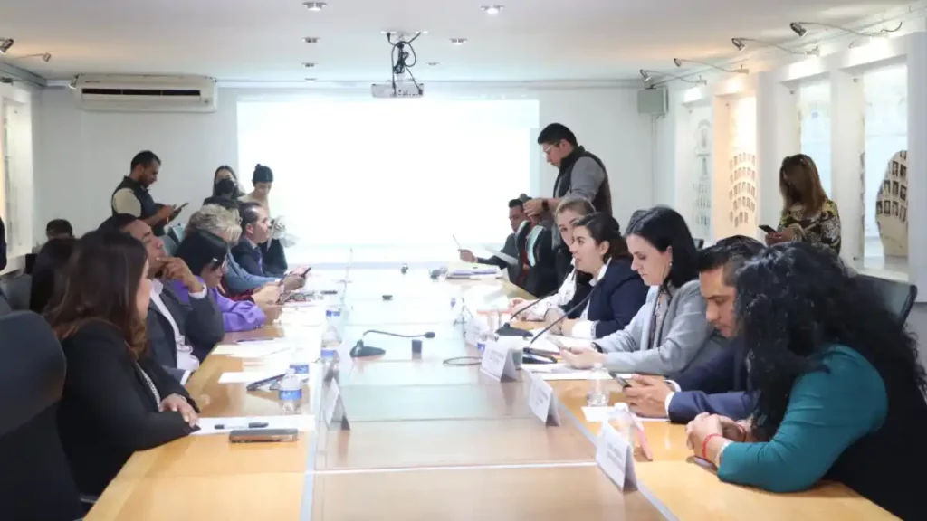 Comisiones Unidas aprueban iniciativa para involucrar a padres de familia en la educación y atención de niñas y niños