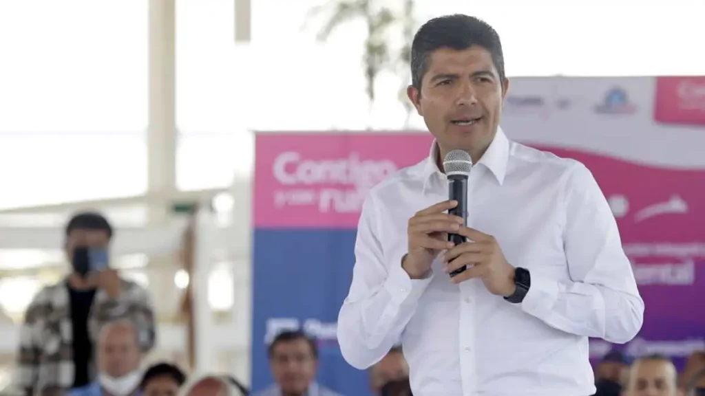 Eduardo Rivera pide denunciar a contaminantes del río Atoyac