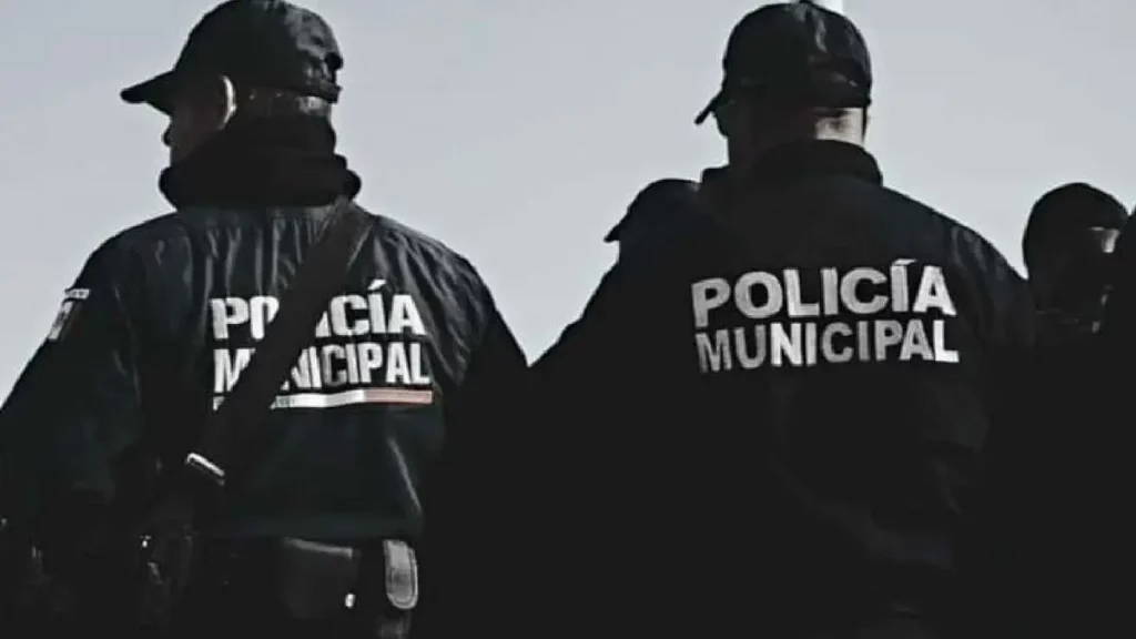 Le hacen paro a Lorenzo Rivera; protestan policías de Chignahuapan