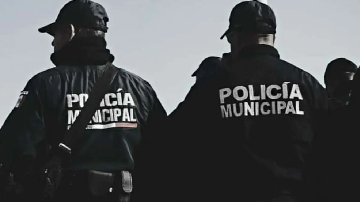 Le hacen paro a Lorenzo Rivera; protestan policías de Chignahuapan