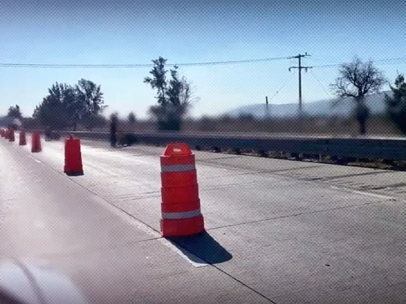 Camioneta derrama químicos en la Puebla- Orizaba
