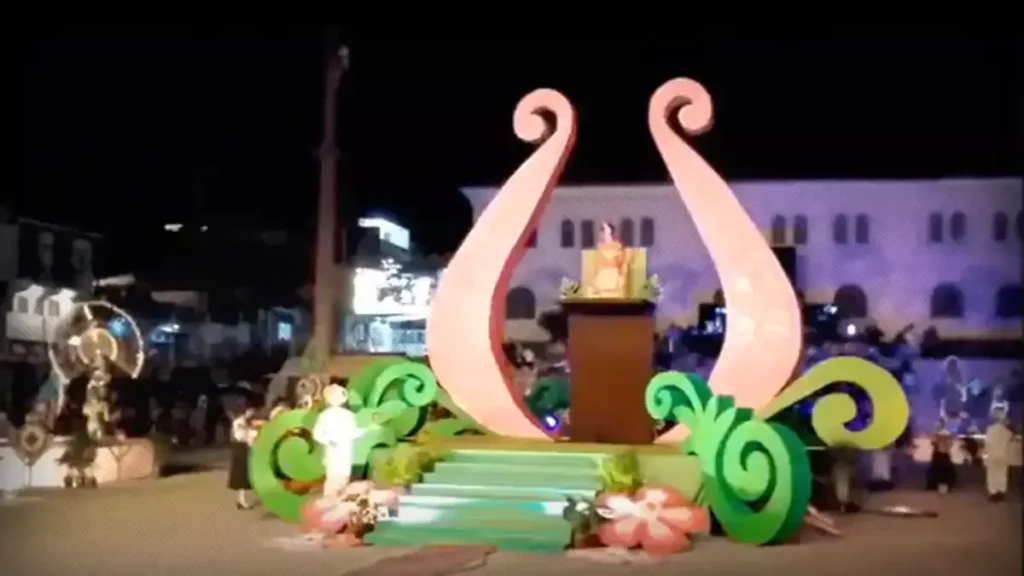 Danzante muere tras caer durante coronación de “Reina de las Flores” en Huauchinango
