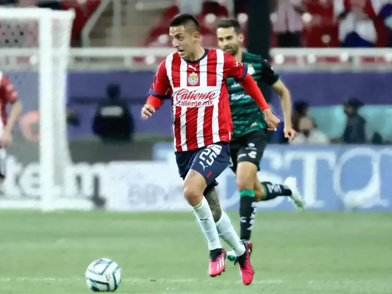 Chivas gana con gran juego a Santos y liga cuarta victoria en el Clausura 2023.