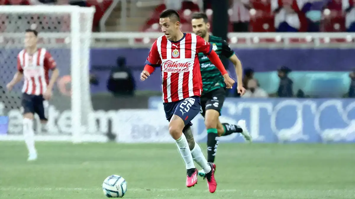 Chivas gana con gran juego a Santos y liga cuarta victoria en el Clausura 2023.