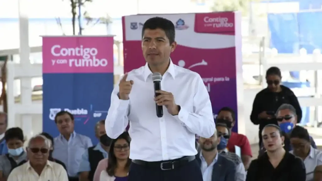 Fundación Jenkins dona 2 mdp a SMDIF de Puebla para cirugías de cataratas