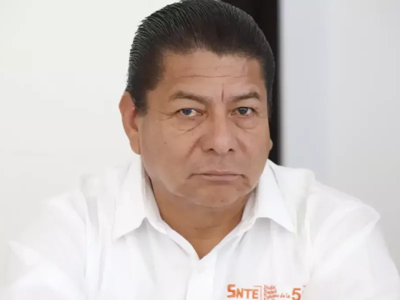Maestros de la Sección 51 del SNTE se manifiestan previo a su asamblea