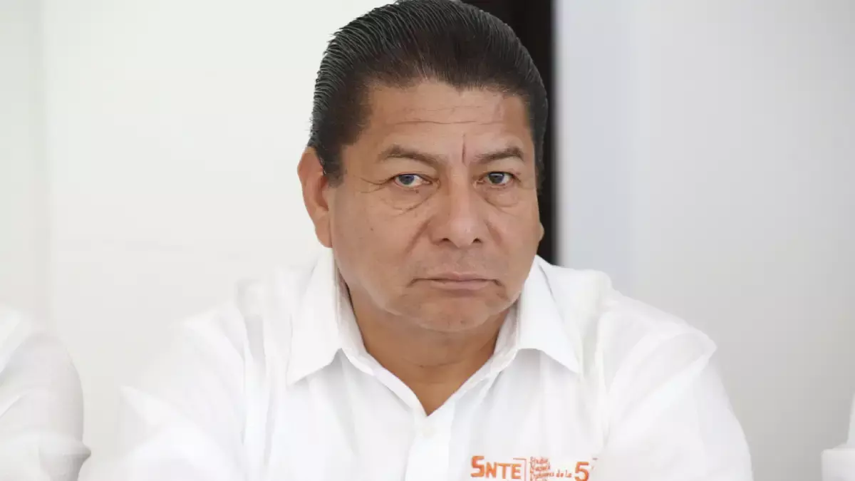 Maestros de la Sección 51 del SNTE se manifiestan previo a su asamblea