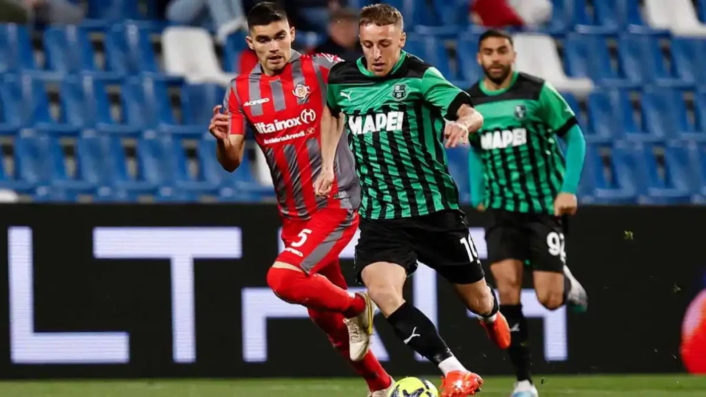 Sassuolo vence de local al Cremonese; Johan Vásquez jugó los noventa minutos