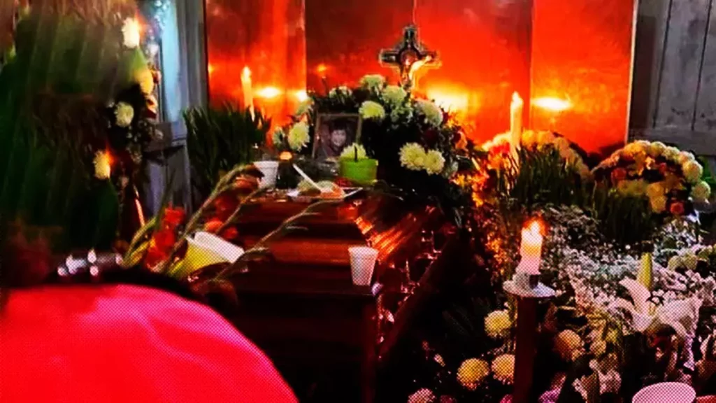Arman colecta por Rita, voladora fallecida en la Feria de las Flores de Huauchinango.