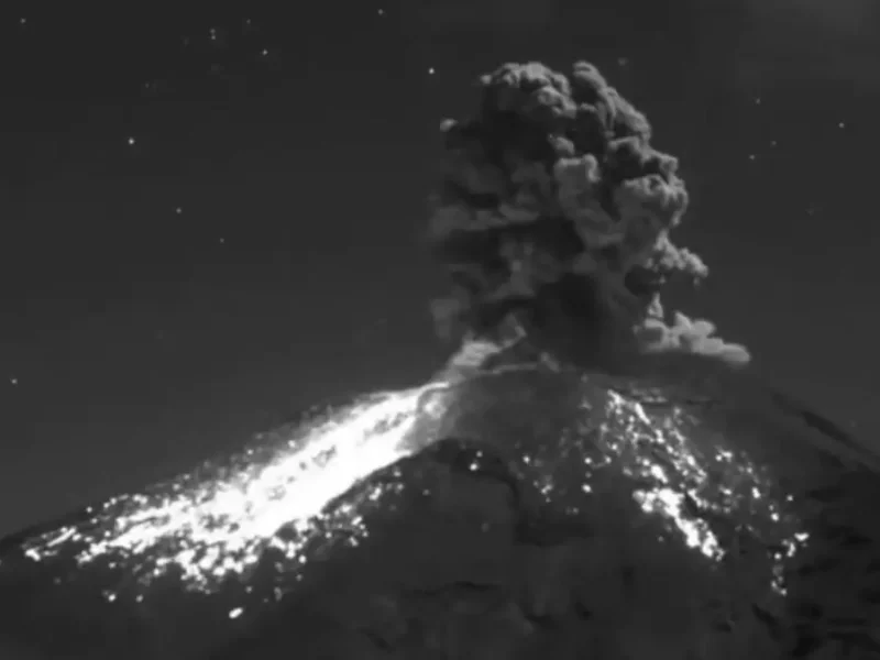 Así fue la explosión del Popocatépetl la madrugada de este martes.