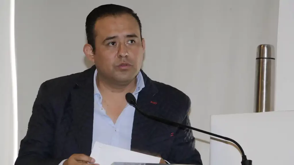 Eduardo Castillo pide no colocar más bardas ni espectaculares en Puebla