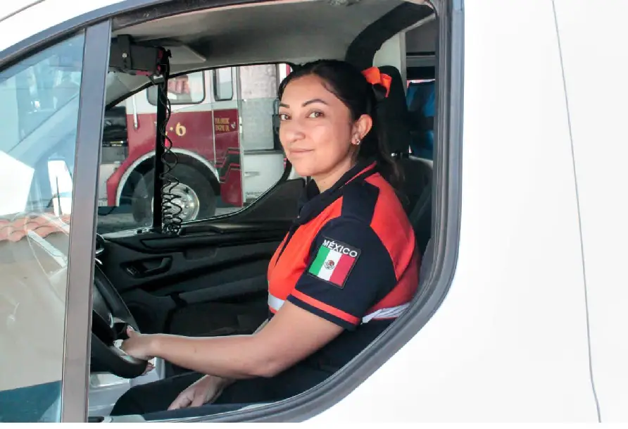 Sarah tiene 10 años brindando ayuda como paramédica en Puebla