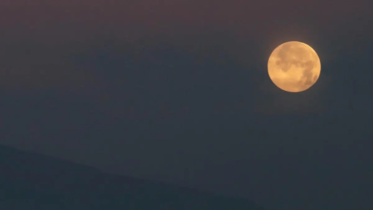 Luna de gusano, la última del invierno que podrás ver en estos días.