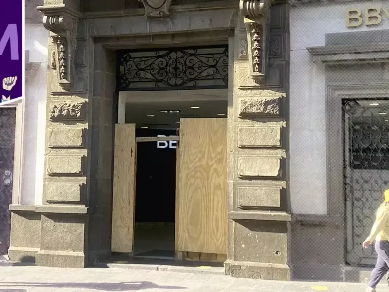 Por el 8M, se atrincheran los bancos de avenida Reforma en Puebla