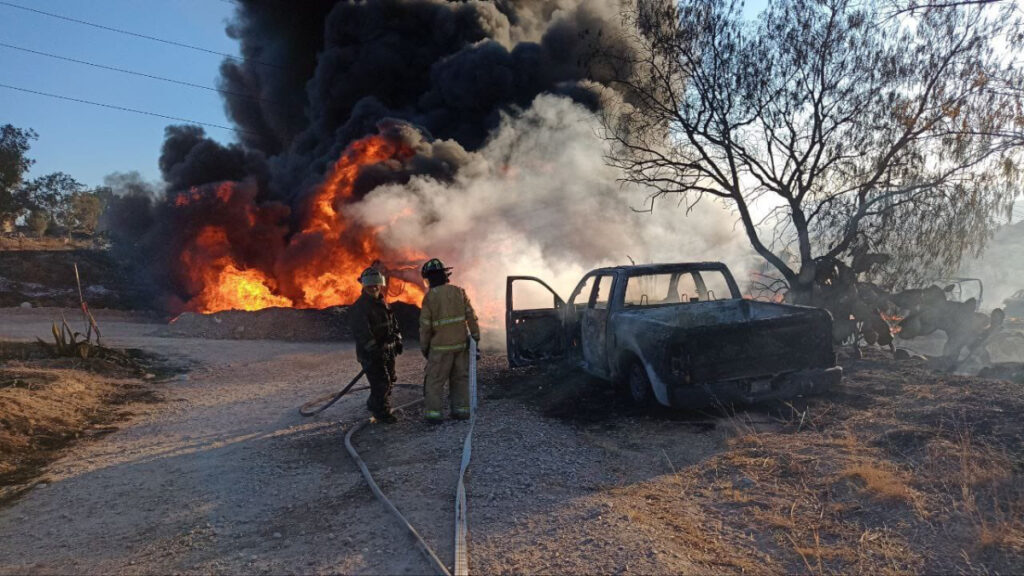 Explota ducto de Pemex en Hidalgo; deja tres heridos.