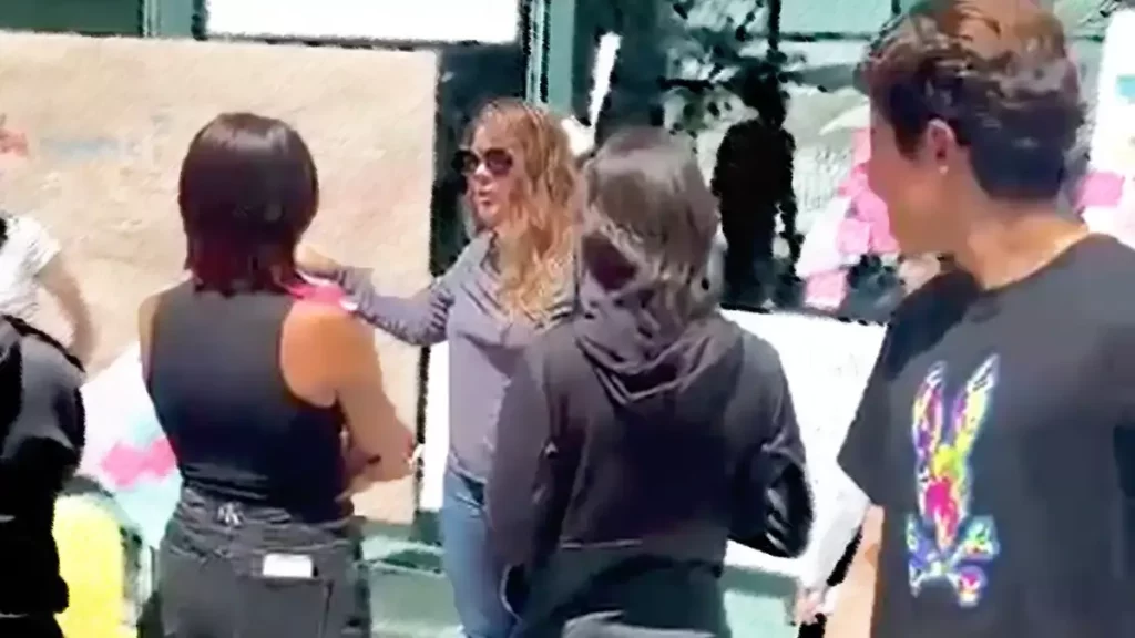 Madre enfurece por nombre de su hijo en tendedero de acosadores del Tec de Monterrey 