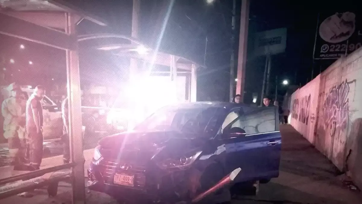 Conductor atropelló y mató a un hombre en Puebla; esperaba una ruta.