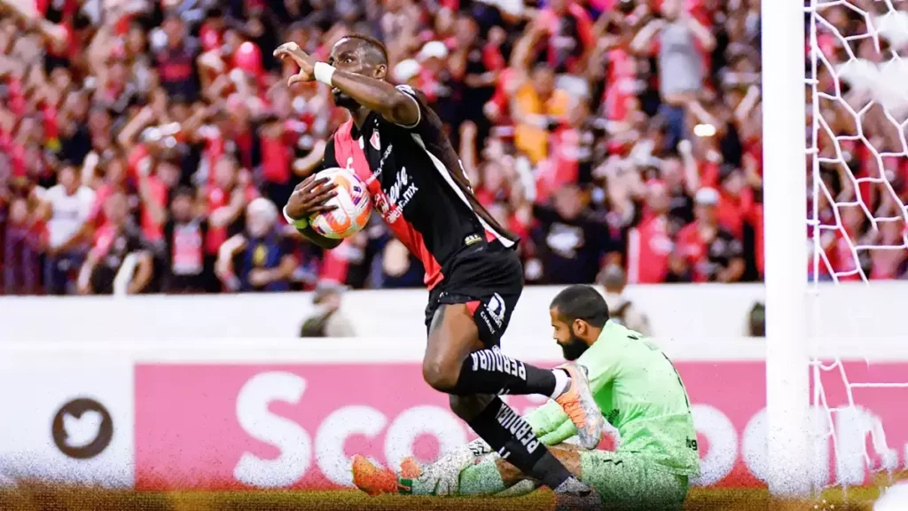 Atlas logra la remontada y avanza a cuartos de final en Concachampions.