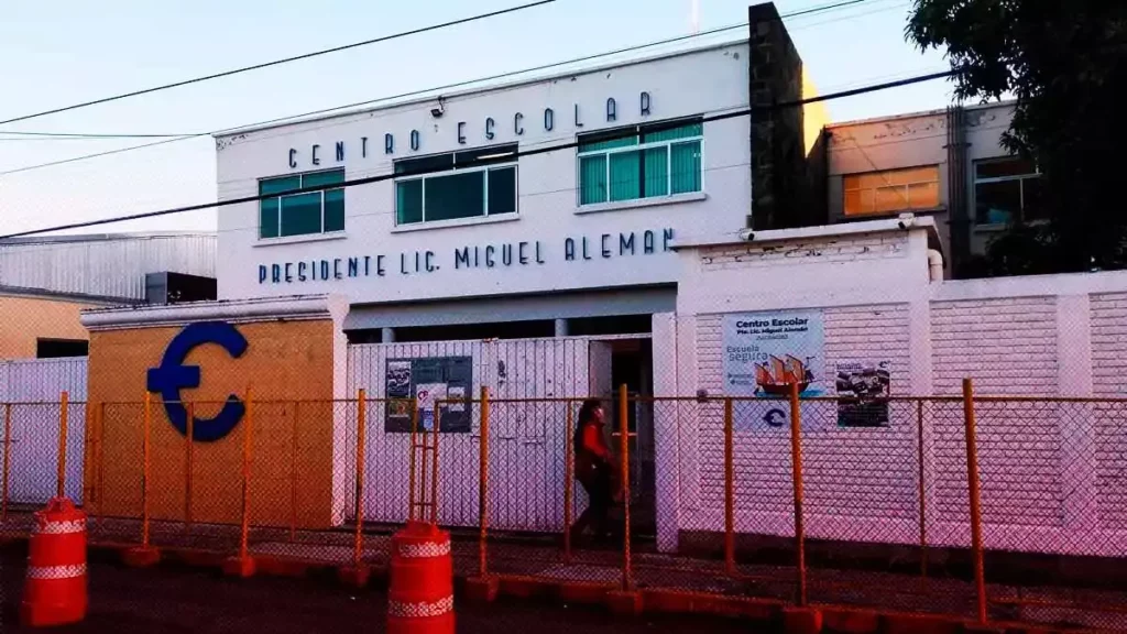 Padres de familia piden a Sergio Salomón Céspedes nuevo director para CELMA de Cholula