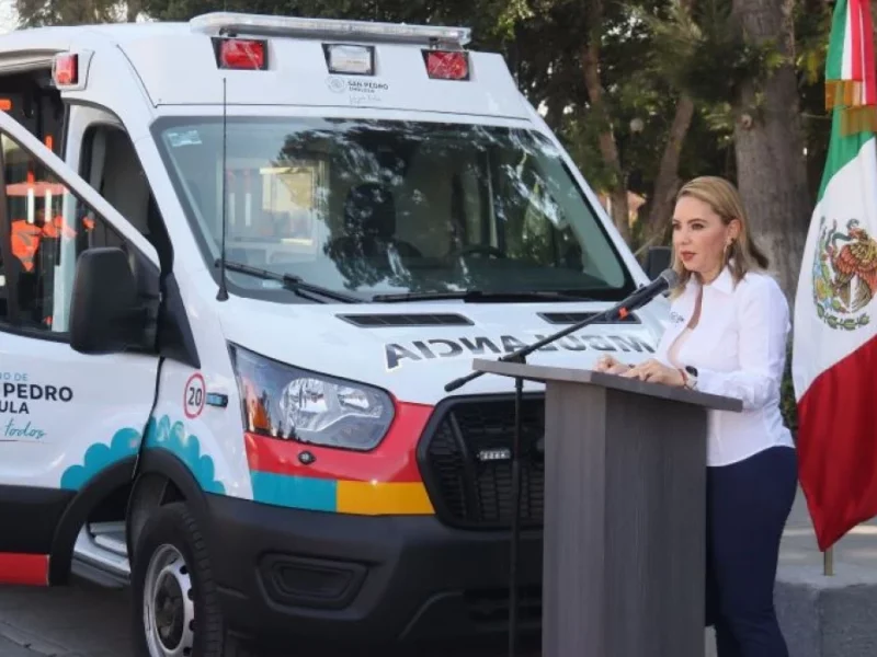 Entrega Paola Angon nueva ambulancia equipada, para tranquilidad de las familias cholultecas.