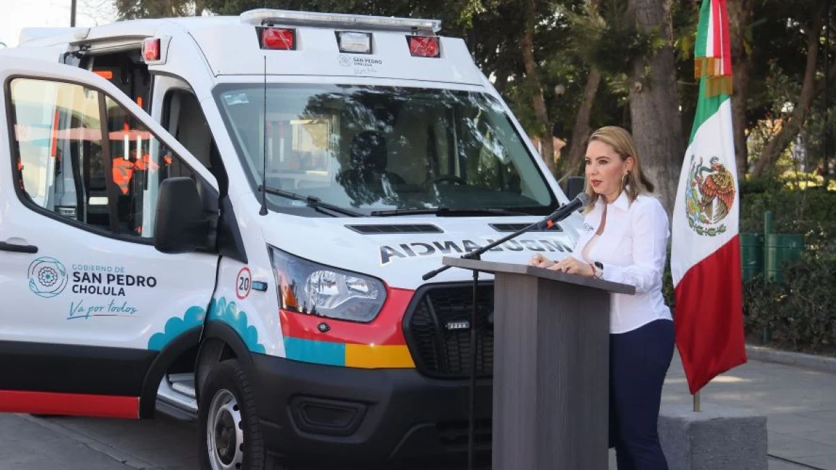 Entrega Paola Angon nueva ambulancia equipada, para tranquilidad de las familias cholultecas.