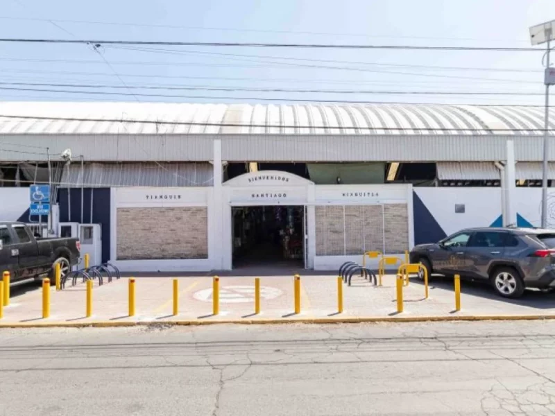 Entrega Paola Angon Silva la rehabilitación del Tianguis Mixquitla.