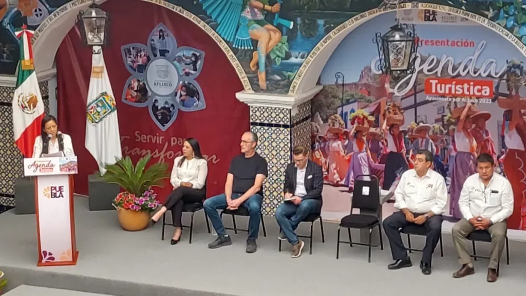 Ayala presenta Agenda Turística 2023 “Apasiónate por Atlixco” al gobernador, Sergio Salomón.