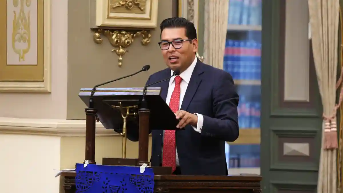 Rinde Néstor Camarillo informe como presidente de la mesa directiva