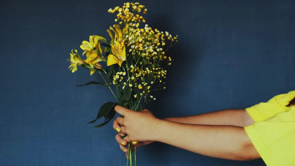 ¿Por qué regalar flores amarillas el 21 de marzo? Te lo explicamos.