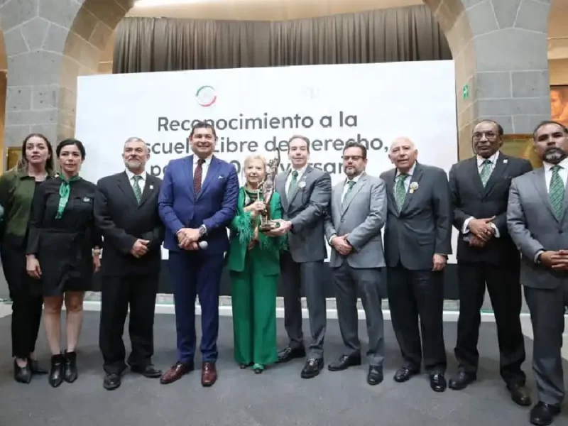 Por amor a la Educación reconocen labor de la Libre de Derecho de Puebla