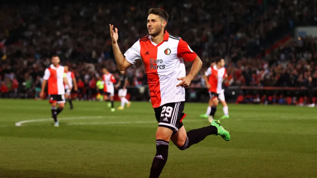 Benfica muestra interés por Santiago Giménez tras racha con Feyenoord.