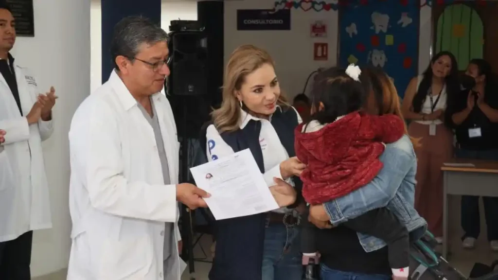 Por primera vez, cholultecas reciben certificados de discapacidad, gracias al DIF Cholula.