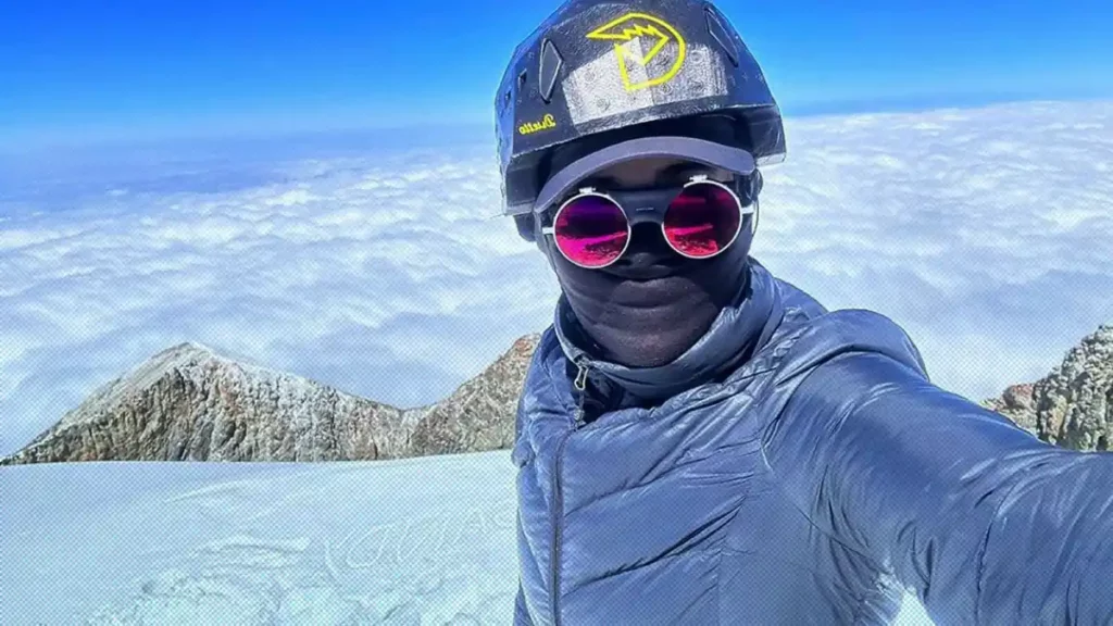 La alpinista Perla Tijerina comenzó el reto de los 32 días en el Pico de Orizaba