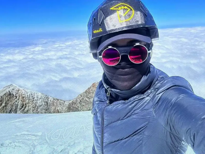 La alpinista Perla Tijerina comenzó el reto de los 32 días en el Pico de Orizaba