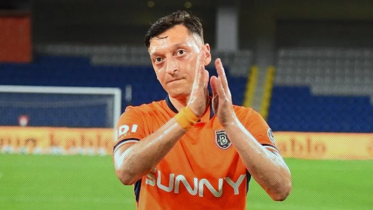 Mesut Özil anunció su retiro del futbol; jugó más de 600 partidos oficiales.