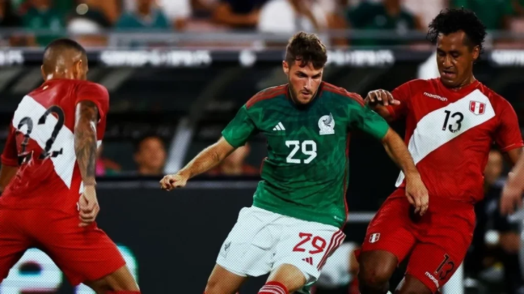 Santiago Giménez se incorpora a la Selección Mexicana en Surinam.