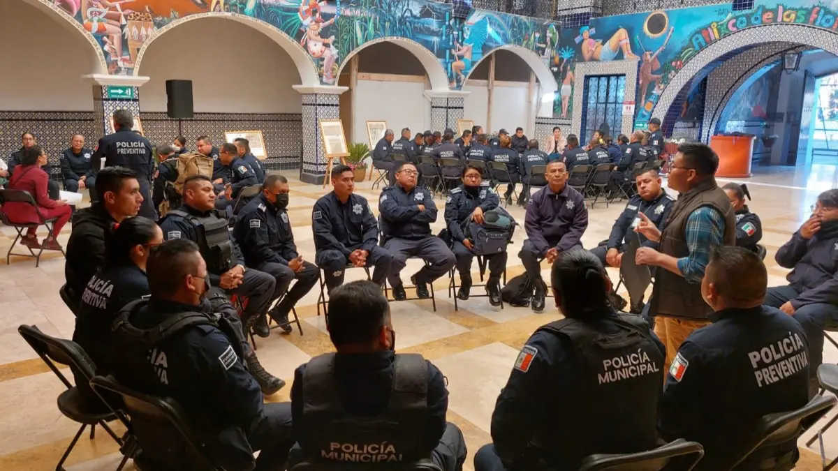 Gobierno de Atlixco capacita a policías en primeros auxilios psicológicos.