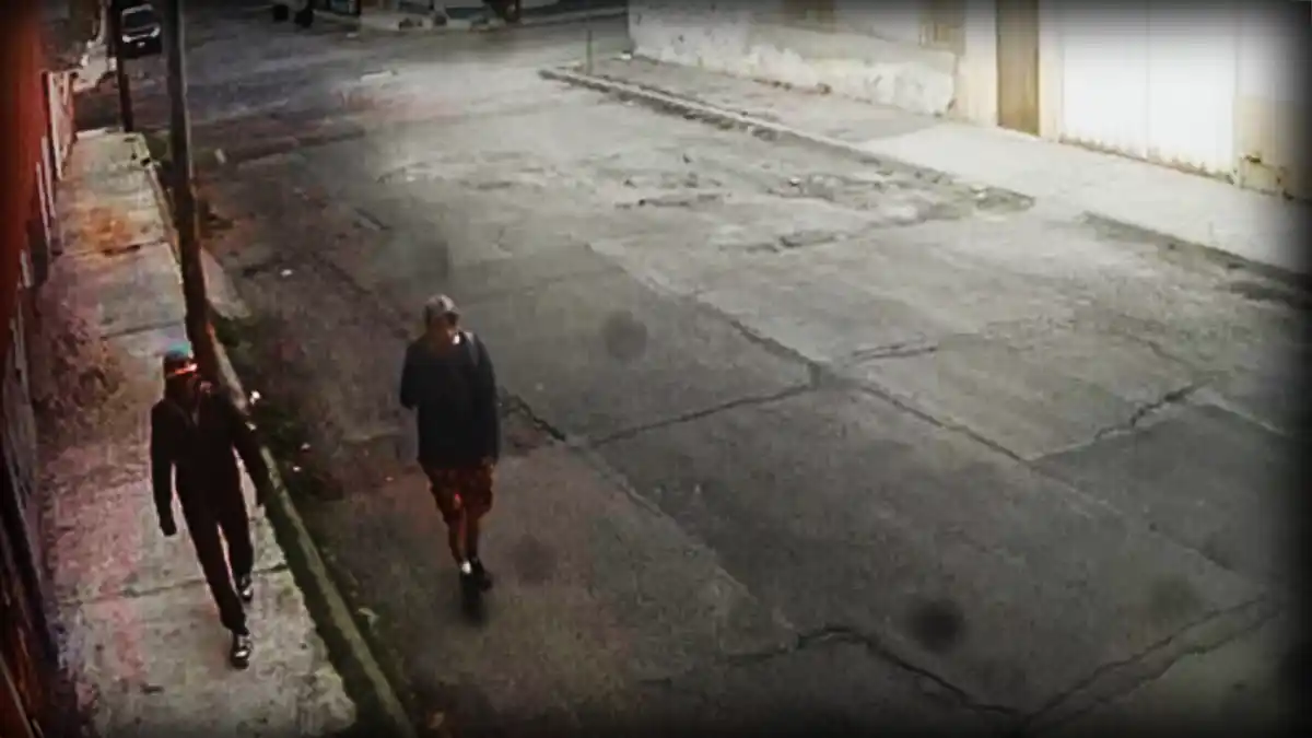 Asaltan a un hombre en la Gran Avenida en Puebla, cámaras registraron el robo