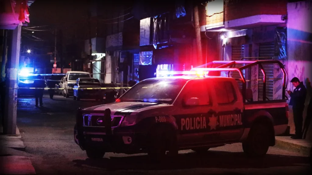 Mueren prensados dos hombres, durante un choque en Amozoc