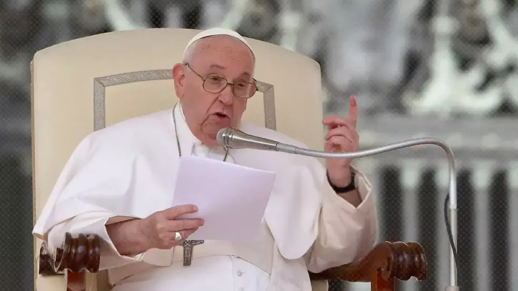 El papa Francisco modifica ley antiabusos para la Iglesia Católica
