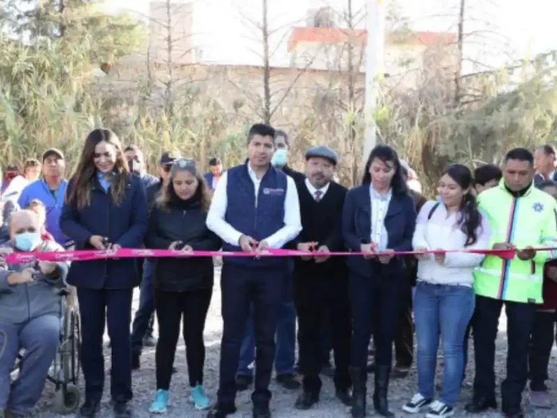 Ayuntamiento de Puebla amplía red de drenaje en San Isidro Castillotla