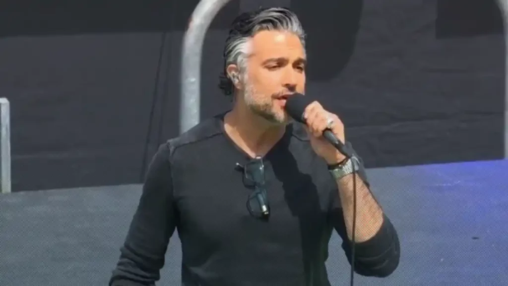 Critican a Jaime Camil por cantar el himno de EEUU en la Nascar
