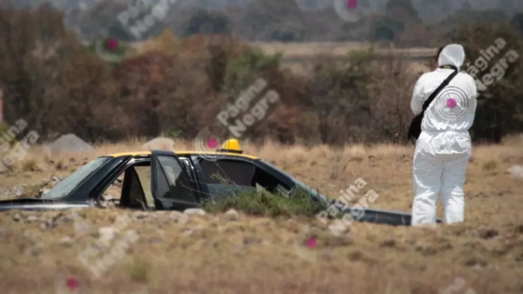 Dejan cadáver encobijado en la cajuela de un taxi en La Resurrección