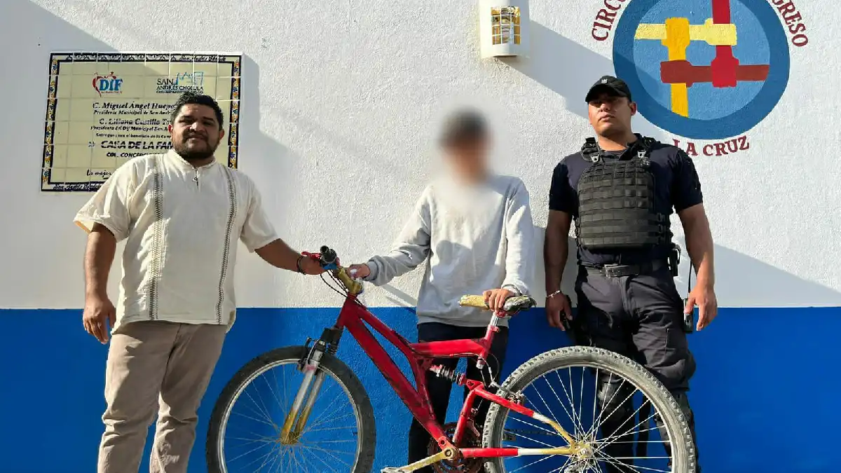 Tras ser robada, policías de San Andrés Cholula ubican, recuperan y regresan bicicleta a menor de edad