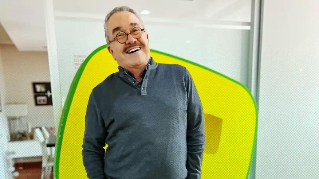 Pedrito Sola se besa con influencer y causa polémica