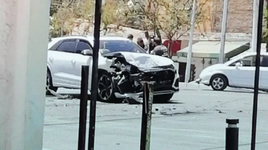 Jugador de las Chivas se accidenta; su camioneta queda inservible 